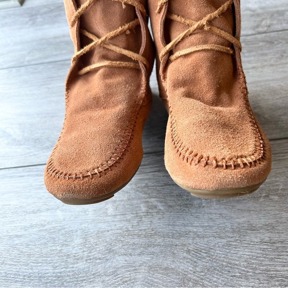 Minnetonka Suede Leather Front Lace Knee-Hi Boot - Picture 11 of 16